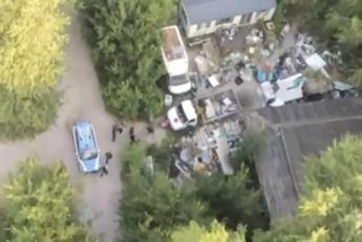 Blitz nei campi nomadi a Milano, Torino, Verona e Padova: 6 arresti e 1.686 identificati Blitz nei campi nomadi a Milano, Torino, Verona e Padova: 6 arresti e 1.686 identificati