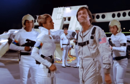 Addio a Gil Gerard, il capitano 'Buck Rogers' eroe del futuro è morto a 82 anni Addio a Gil Gerard, il capitano 'Buck Rogers' eroe del futuro è morto a 82 anni