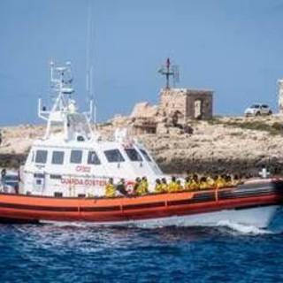 Migranti, recuperati in mare a Lampedusa tre corpi: due sono bambini
