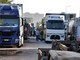 Protesta autotrasportatori, blocchi sospesi in Calabria e Sicilia: oggi il decreto del governo Protesta autotrasportatori, blocchi sospesi in Calabria e Sicilia: oggi il decreto del governo