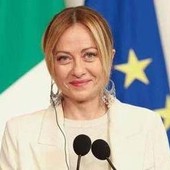 Sondaggi politici, Fratelli d'Italia primo partito: centrodestra avanti sul campo largo. Pd arretra Sondaggi politici, Fratelli d'Italia primo partito: centrodestra avanti sul campo largo. Pd arretra