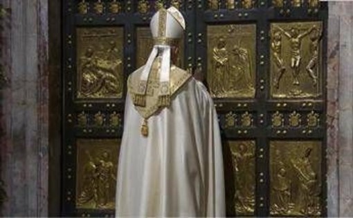 Giubileo, Papa chiude la Porta Santa di S. Pietro aperta da Francesco Giubileo, Papa chiude la Porta Santa di S. Pietro aperta da Francesco