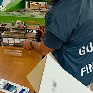 A Viterbo smantellata fabbrica di sigarette di contrabbando, 8 arresti