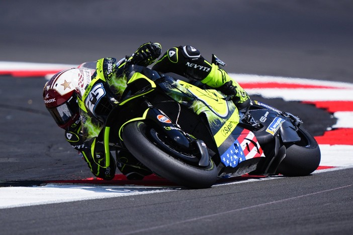 Raul Fernandez vince a Silverstone, Martin e Bezzecchi sul podio Raul Fernandez vince a Silverstone, Martin e Bezzecchi sul podio