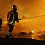 Napoli, vasto incendio a Ponticelli. Il Comune: &quot;Tenere chiuse porte e finestre&quot;