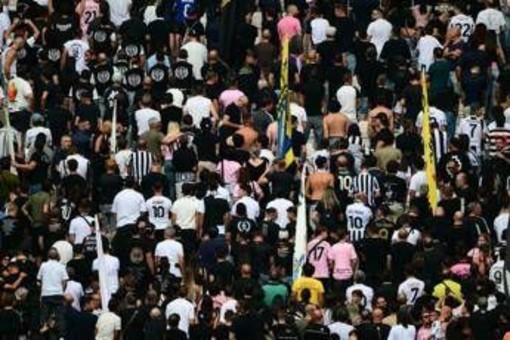 Curva Juve di spalle durante minuto di silenzio per Mazzola, cosa rischiano i bianconeri Curva Juve di spalle durante minuto di silenzio per Mazzola, cosa rischiano i bianconeri