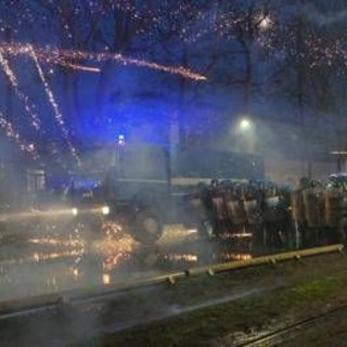 Scontri Askatasuna, tre persone arrestate: una ha aggredito il poliziotto Scontri Askatasuna, tre persone arrestate: una ha aggredito il poliziotto