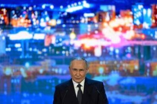 Ucraina, Ue adotta nuove sanzioni su Russia. 007 Gb: &quot;Pace? Putin ci prende in giro&quot;