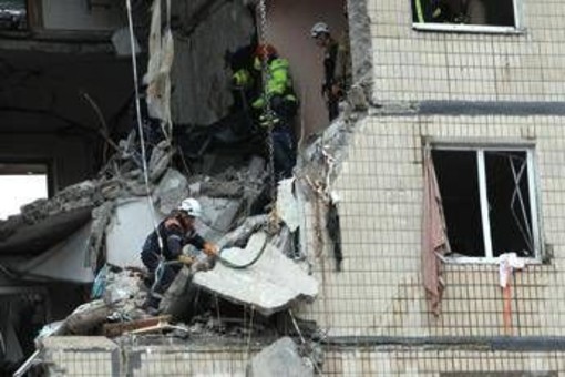 Ucraina, nessuna tregua: morti in attacco russo con droni a Dnipro Ucraina, nessuna tregua: morti in attacco russo con droni a Dnipro