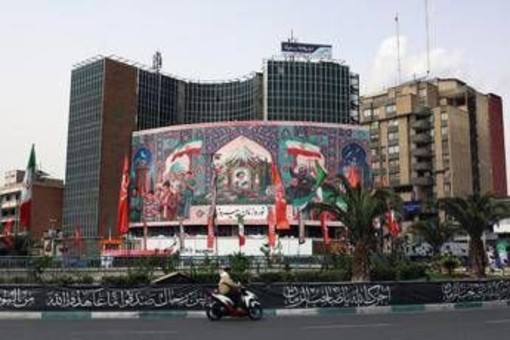 Iran, Pasdaran: "Attacco a centrali elettriche Israele e Golfo se colpiscono le nostre". Forti esplosioni in tutto il Paese, danni a ospedale - La diretta