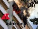 Roma, scoppia un incendio in un palazzo: fiamme e paura in viale Togliatti Roma, scoppia un incendio in un palazzo: fiamme e paura in viale Togliatti