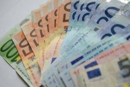 Inflazione, Istat conferma: +0,4% a maggio, +3,2% su anno Inflazione, Istat conferma: +0,4% a maggio, +3,2% su anno