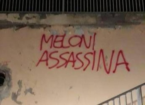 'Meloni assassina', scritta choc in centro a Castiglioncello   