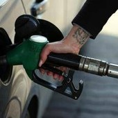 Prezzi carburanti: la benzina aumenta ancora, in calo il diesel Prezzi carburanti: la benzina aumenta ancora, in calo il diesel