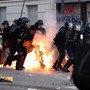 Francia, nuova giornata di proteste: "320mila manifestanti in tutto il Paese". Scontri a Parigi, Lione, Marsiglia e Tolosa