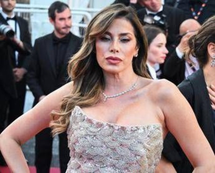 Incidente all'alba per Aida Yespica, urta 5 cassonetti e 2 auto poi insulta i carabinieri e rifiuta l'alcol test Incidente all'alba per Aida Yespica, urta 5 cassonetti e 2 auto poi insulta i carabinieri e rifiuta l'alcol test