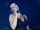 Alessandra Amoroso interrotta da Penny... la figlia scalcia e ferma il concerto