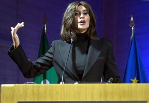 Bernini: &quot;Lingua italiana, filo d'oro che unisce, ecosistema che rappresenta, radici per il futuro&quot;