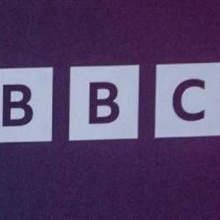 Terremoto alla Bbc, sotto accusa per discorso di Trump modificato: si dimettono direttore generale e ceo News