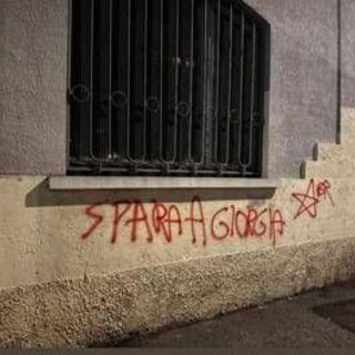 'Spara a Giorgia', scritta contro Meloni siglata Br su sede Lega di Busto Arsizio 'Spara a Giorgia', scritta contro Meloni siglata Br su sede Lega di Busto Arsizio