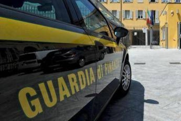 Ruba un milione e mezzo dalla beneficenza per rifarsi casa e auto, arrestata responsabile onlus Ruba un milione e mezzo dalla beneficenza per rifarsi casa e auto, arrestata responsabile onlus