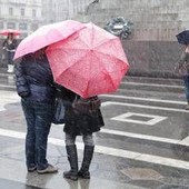 Meteo, weekend di freddo e maltempo: crollano le temperature, temporali e neve a 1.000 metri