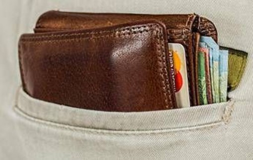 Foggia, migrante trova portafoglio con 500 euro e lo riconsegna alla Polizia Locale