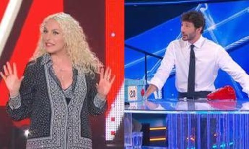 Ascolti tv 9 ottobre, 'The Voice Senior' col 24.3% stravince su 'GFVip' al 15.2%. Avanza 'Affari tuoi' Ascolti tv 9 ottobre, 'The Voice Senior' col 24.3% stravince su 'GFVip' al 15.2%. Avanza 'Affari tuoi'