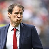 Belgio-Senegal, succede di tutto: ct annaffiato, invasione e lite in campo