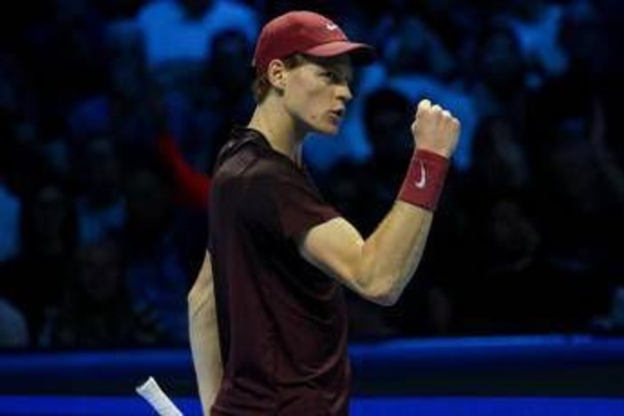 Sinner, vittoria alle Atp Finals con 'inchino' a Musetti: "Non c'è stato il livello visto ieri, ma sono contento" Sinner, vittoria alle Atp Finals con 'inchino' a Musetti: "Non c'è stato il livello visto ieri, ma sono contento"