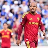 Roma, Malen si scusa per il rosso. La furia dei tifosi: "Un'altra rapina..." Roma, Malen si scusa per il rosso. La furia dei tifosi: "Un'altra rapina..."