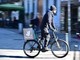 Rider, istruttoria Antitrust su Glovo e Deliveroo per info ingannevoli