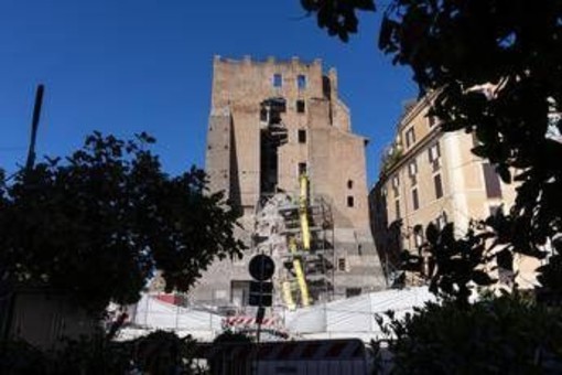 Crollo Torre dei Conti, la figlia dell'operaio morto: "Grazie Italia per averlo accolto" Crollo Torre dei Conti, la figlia dell'operaio morto: "Grazie Italia per averlo accolto"