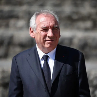 Francia, Parlamento boccia governo Bayrou