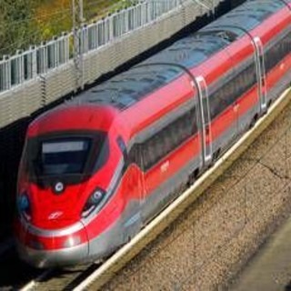 Ferrovie, ritardi di oltre 2 ore sull'Alta velocità per inconveniente tecnico: circolazione in graduale ripresa Ferrovie, ritardi di oltre 2 ore sull'Alta velocità per inconveniente tecnico: circolazione in graduale ripresa