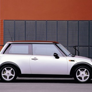 Mini celebra 25 anni in Italia, oltre 480mila vetture vendute dal debutto
