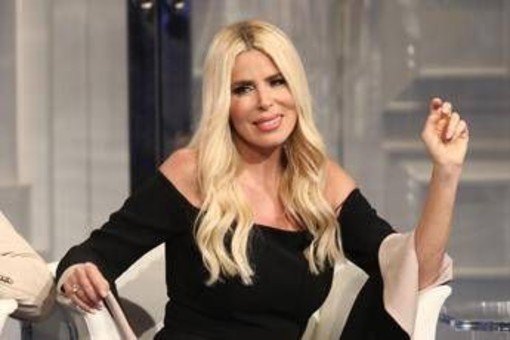 Loredana Lecciso e l'odio social: "C'è ancora nostalgia di Al Bano-Romina" Loredana Lecciso e l'odio social: "C'è ancora nostalgia di Al Bano-Romina"