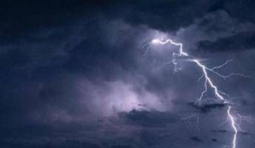 Maltempo sull'Italia, scatta allerta arancione in tre regioni: Sud nel mirino Maltempo sull'Italia, scatta allerta arancione in tre regioni: Sud nel mirino