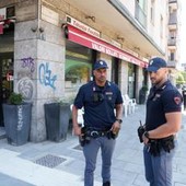 Milano, 55enne accoltellato fuori da un bar. L'aggressore: "Divertente, appena esco lo rifaccio" Milano, 55enne accoltellato fuori da un bar. L'aggressore: "Divertente, appena esco lo rifaccio"