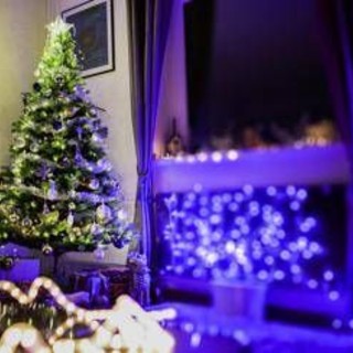 Natale, quanto consumano le luci degli addobbi e come risparmiare