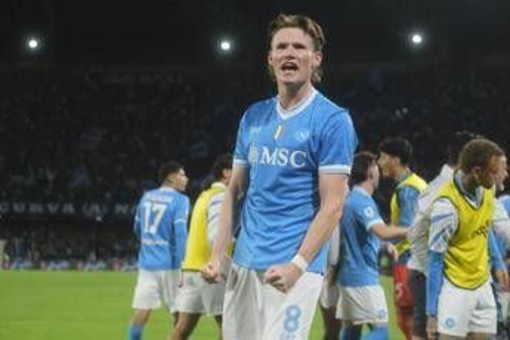 Napoli-Inter 3-1, Conte cala il tris e si riprende il primo posto Napoli-Inter 3-1, Conte cala il tris e si riprende il primo posto