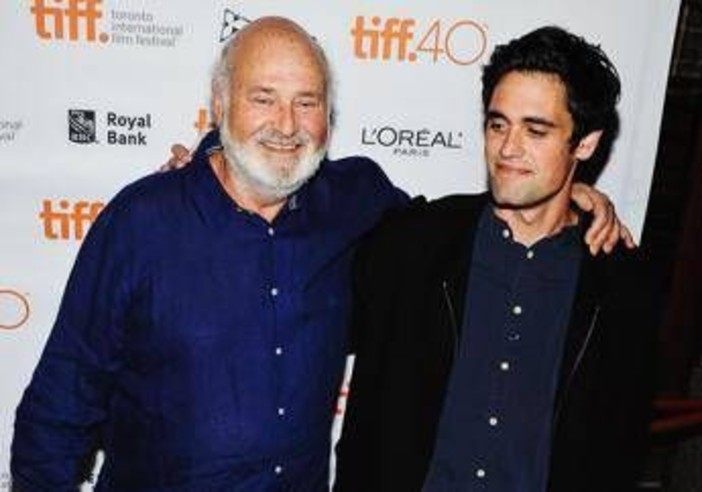 Omicidio regista Rob Reiner e moglie, il figlio Nick e quella stanza d'albergo piena di sangue Omicidio regista Rob Reiner e moglie, il figlio Nick e quella stanza d'albergo piena di sangue