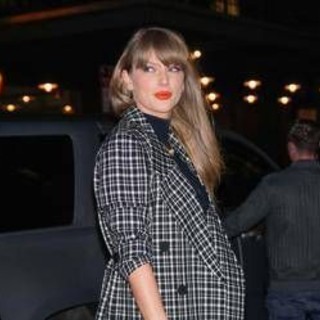 Taylor Swift entra nella 'Songwriters Hall of Fame' e fa la storia: è l'artista più giovane Taylor Swift entra nella 'Songwriters Hall of Fame' e fa la storia: è l'artista più giovane
