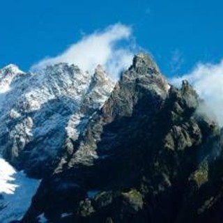 Nepal, Farnesina: morti i due italiani dispersi sul massiccio del Manaslu. Altri 6-7 connazionali mancano all'appello Nepal, Farnesina: morti i due italiani dispersi sul massiccio del Manaslu. Altri 6-7 connazionali mancano all'appello