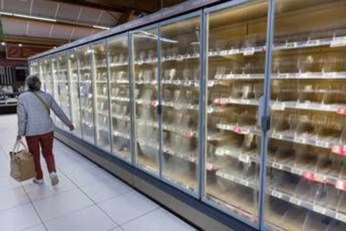 Francia, attacco informatico ai supermercati: centinaia di frigoriferi fuori uso