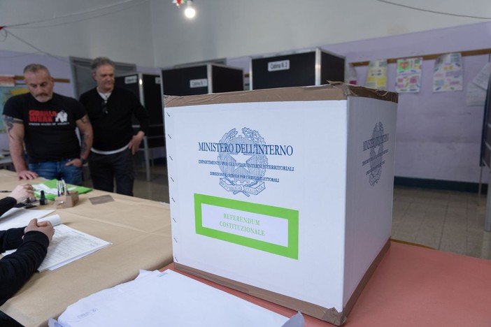 Referendum, riaperti i seggi. Alle 23 affluenza record al 46%
