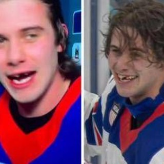 Perde due denti e segna il gol per l'oro, Hughes eroe dell'hockey Usa Perde due denti e segna il gol per l'oro, Hughes eroe dell'hockey Usa