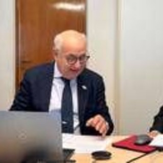 Fumo, al via campagna per aumentare di 5 euro prezzo sigarette, obiettivo 50mila firme Fumo, al via campagna per aumentare di 5 euro prezzo sigarette, obiettivo 50mila firme