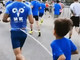 Bambino legato e costretto a correre una mezza maratona: runner squalificato tre anni