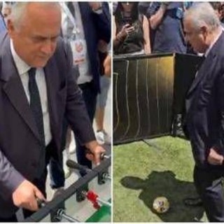 Lotito show a Parma: gioca a biliardino e... sbaglia un rigore - Video